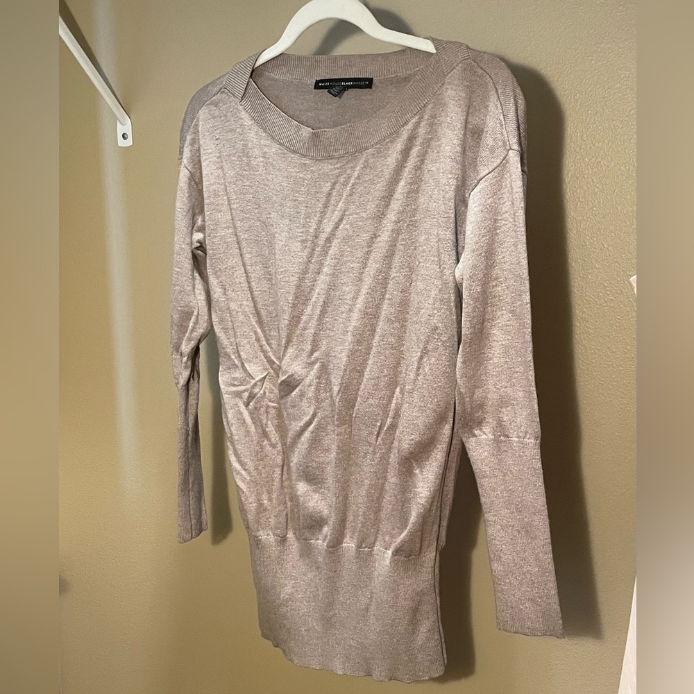 Long sweater, quality fabric (wrinkles will steam out). Size XS